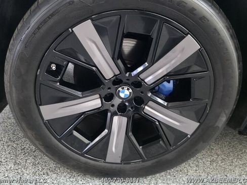 Used 2023 BMW iX xDrive50 w/ Sport Package AWD/4WD image 18