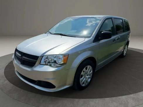 Used 2019 Dodge Grand Caravan SE FWD image 3