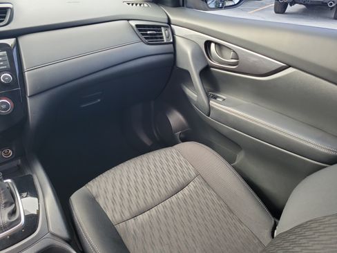 Used 2020 Nissan Rogue S FWD image 16