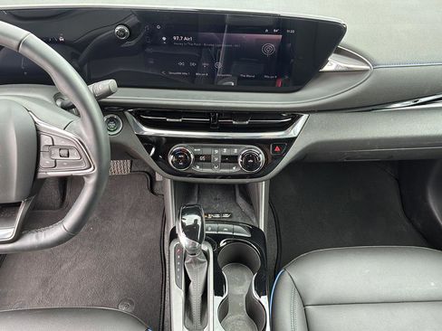 Used 2025 Buick Envista Sport Touring w/ Convenience I Package image 17