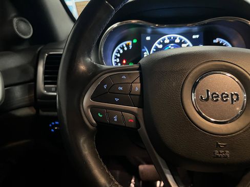 Used 2022 Jeep Grand Cherokee Laredo X image 13