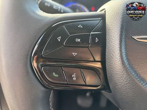 Used 2025 Chrysler Pacifica Limited FWD image 20
