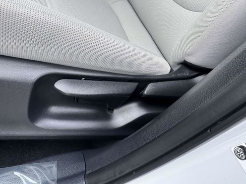 Used 2024 Toyota Corolla Cross L image 25