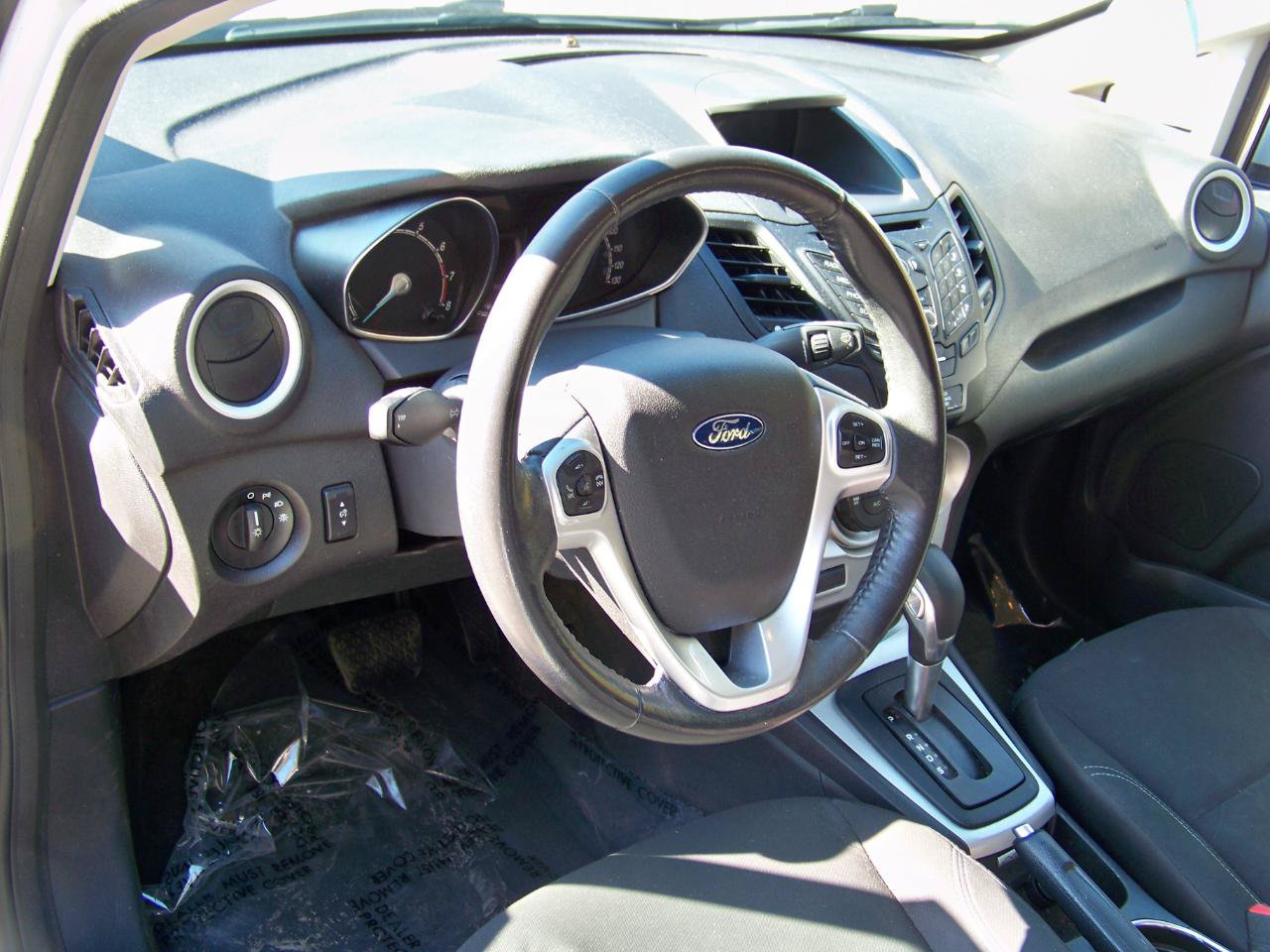 Used 2015 Ford Fiesta SE FWD image 19