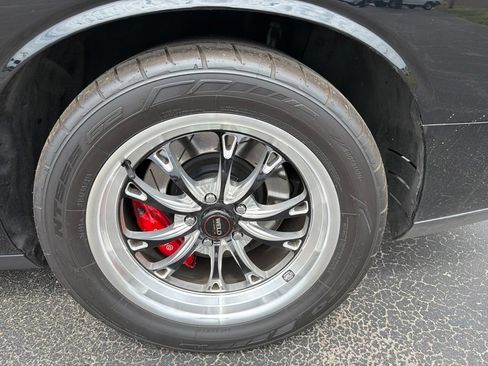 Used 2016 Dodge Challenger SRT Hellcat RWD image 9
