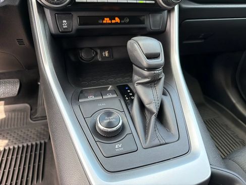 Used 2025 Toyota RAV4 XLE AWD/4WD image 14