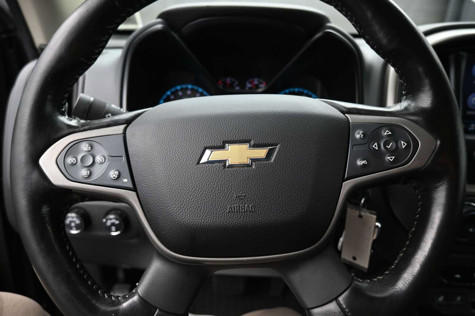 Used 2019 Chevrolet Colorado Z71 w/ Z71 Midnight Edition AWD/4WD image 6