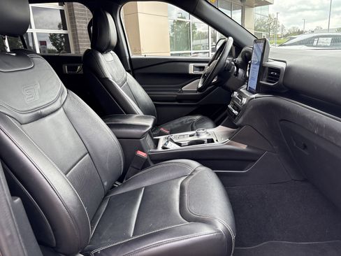 Used 2020 Ford Explorer ST w/ Premium Technology Package image 32