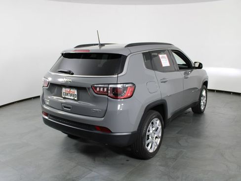 Used 2024 Jeep Compass Latitude w/ Sun and Sound Group AWD/4WD image 3