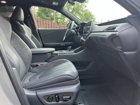 Used 2025 Lexus TX 500h AWD w/ Technology Package image 18