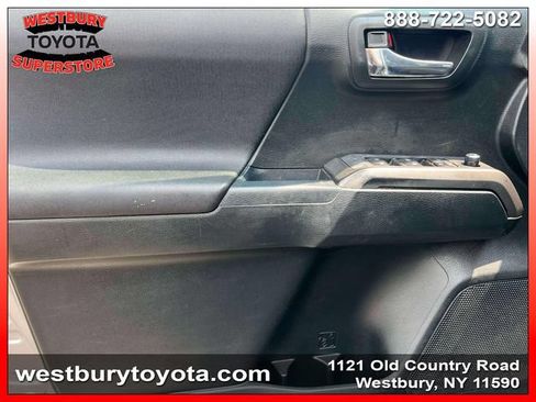 Used 2017 Toyota Tacoma TRD Sport w/ Tow Package AWD/4WD image 19