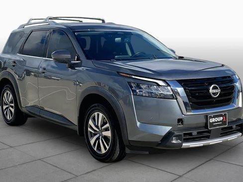 Used 2022 Nissan Pathfinder SL FWD image 3