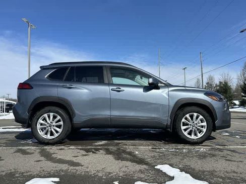 Used 2023 Toyota Corolla Cross LE w/ Moonroof Package image 3