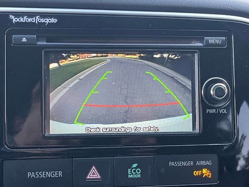 Used 2015 Mitsubishi Outlander SE image 12