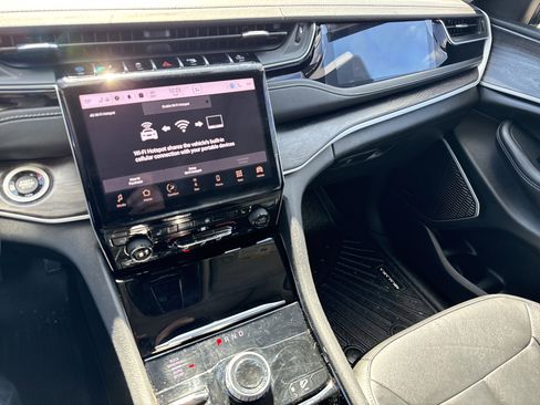 Used 2022 Jeep Grand Cherokee Limited 4xe image 22