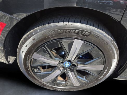 Used 2024 BMW iX xDrive50 w/ Sport Package AWD/4WD image 21