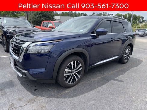 Certified 2025 Nissan Pathfinder Platinum FWD image 6