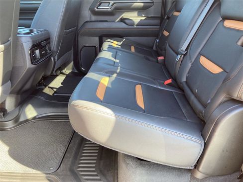 Used 2024 GMC Sierra 1500 AT4 w/ Technology Package image 29