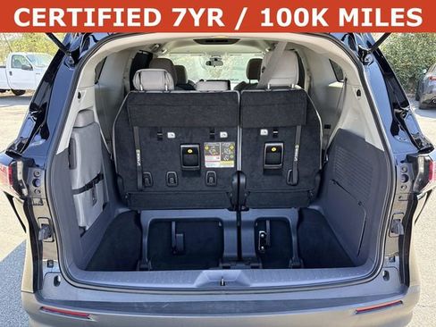 Used 2024 Toyota Sienna LE FWD image 12