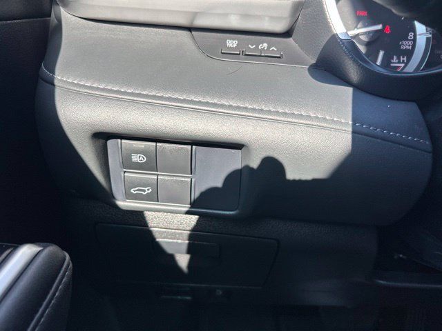 Used 2021 Toyota Highlander XLE AWD/4WD image 26