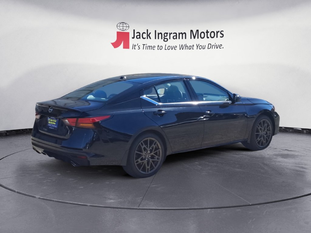 Used 2025 Nissan Altima 2.5 SR w/ SR Premium Package FWD image 5