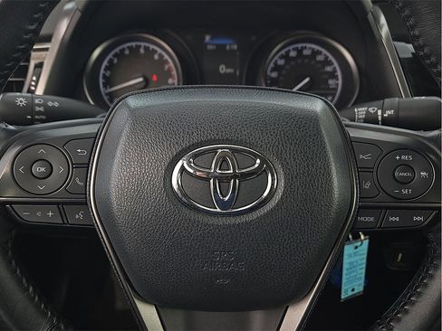 Used 2022 Toyota Camry SE image 19