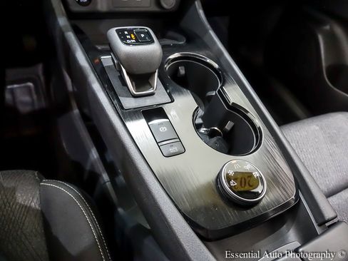 Used 2024 Nissan Rogue SV image 24