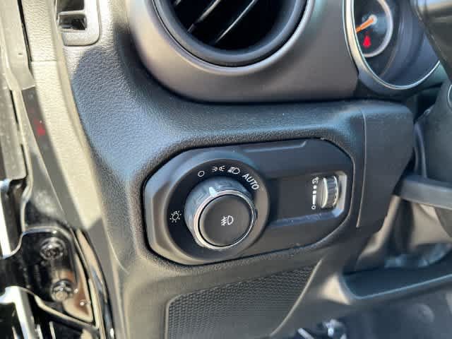 Used 2023 Jeep Wrangler Unlimited Sport AWD/4WD image 33