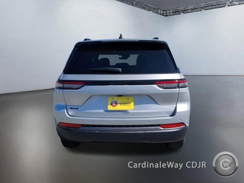 New 2026 Jeep Grand Cherokee Altitude AWD/4WD image 4