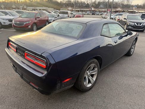 Used 2016 Dodge Challenger SXT image 7