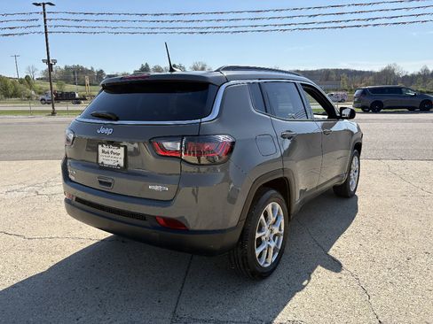 Used 2023 Jeep Compass Latitude w/ Sun and Sound Group AWD/4WD image 5