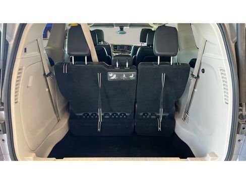 Used 2017 Chrysler Pacifica Touring-L FWD image 19