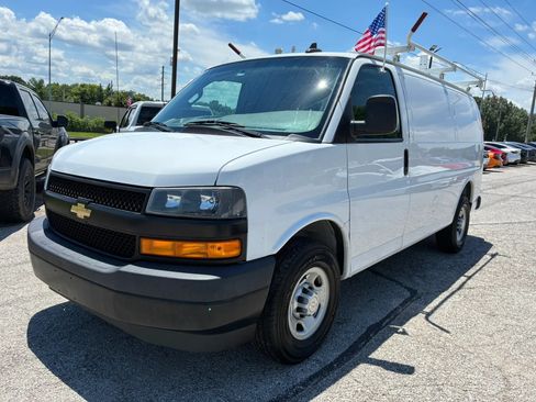 Used 2019 Chevrolet Express 3500 w/ Driver Convenience Package RWD image 3