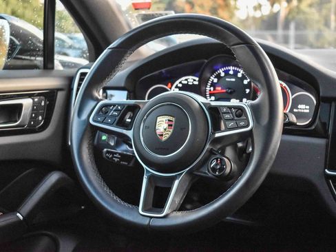Used 2022 Porsche Cayenne Coupe image 14