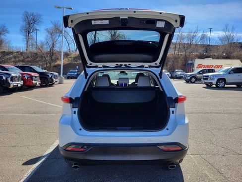 Used 2023 Toyota Venza LE image 11