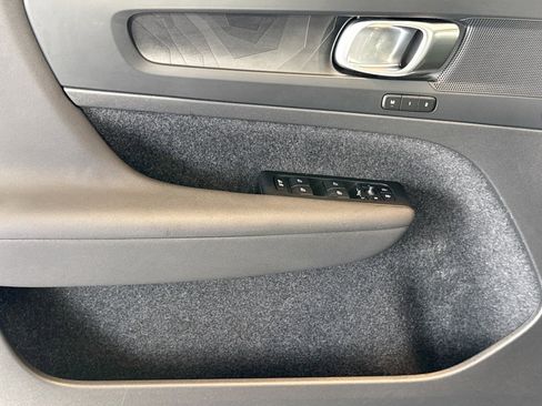 Used 2023 Volvo XC40 Recharge Plus image 17