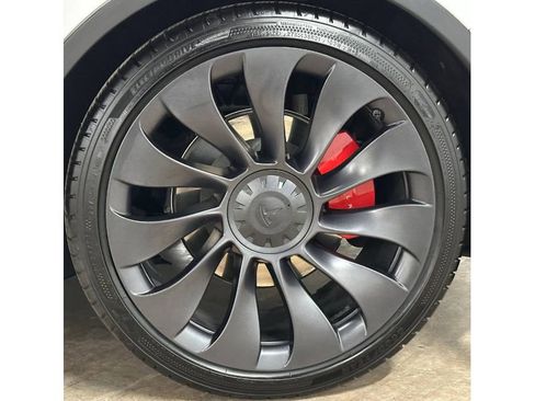 Used 2023 Tesla Model Y Performance image 11