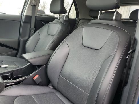 Used 2023 Kia Niro SX Touring image 31