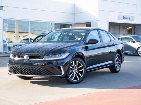 New 2026 Volkswagen Jetta SE image 2