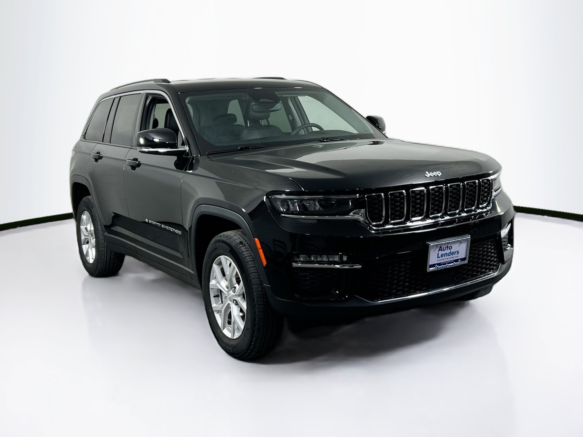 Used 2023 Jeep Grand Cherokee Limited AWD/4WD image 3