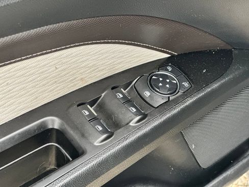 Used 2019 Ford Fusion SE w/ Equipment Group 151A FWD image 13