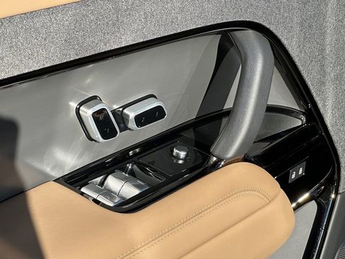 Used 2023 Land Rover Range Rover Sport SE image 12