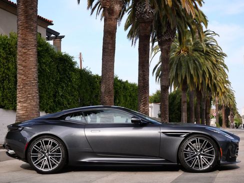 Used 2025 Aston Martin DB12 Coupe image 15
