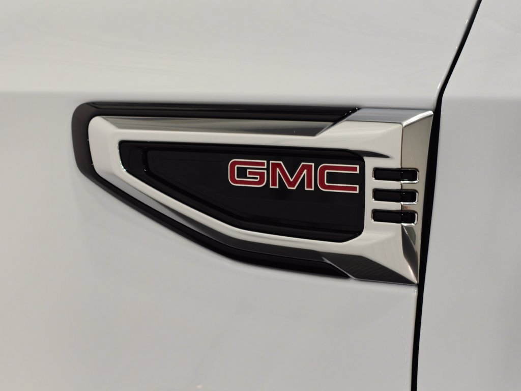 Used 2026 GMC Yukon Denali w/ Advanced Technology Package AWD/4WD image 92