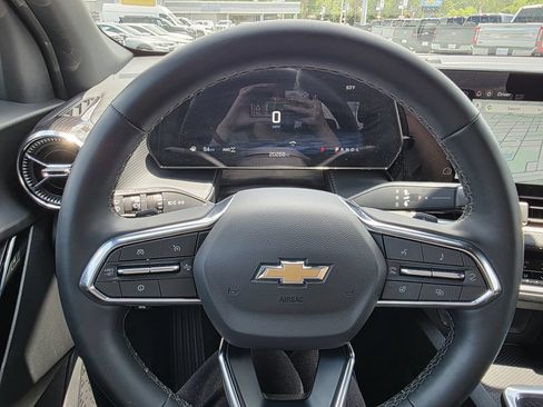 Used 2026 Chevrolet Equinox LT AWD/4WD image 30