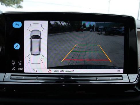 Certified 2025 Volkswagen Atlas SE image 18