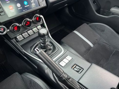 Used 2024 Toyota GR86 Premium w/ Performance Package image 26