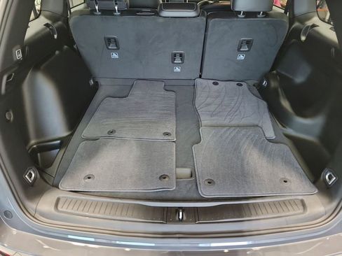 Used 2025 Jeep Grand Cherokee Altitude image 15