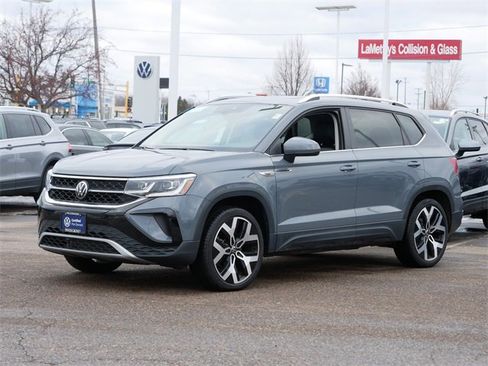 Certified 2023 Volkswagen Taos SEL image 3
