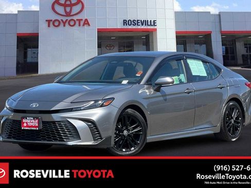 Certified 2025 Toyota Camry SE FWD image 1